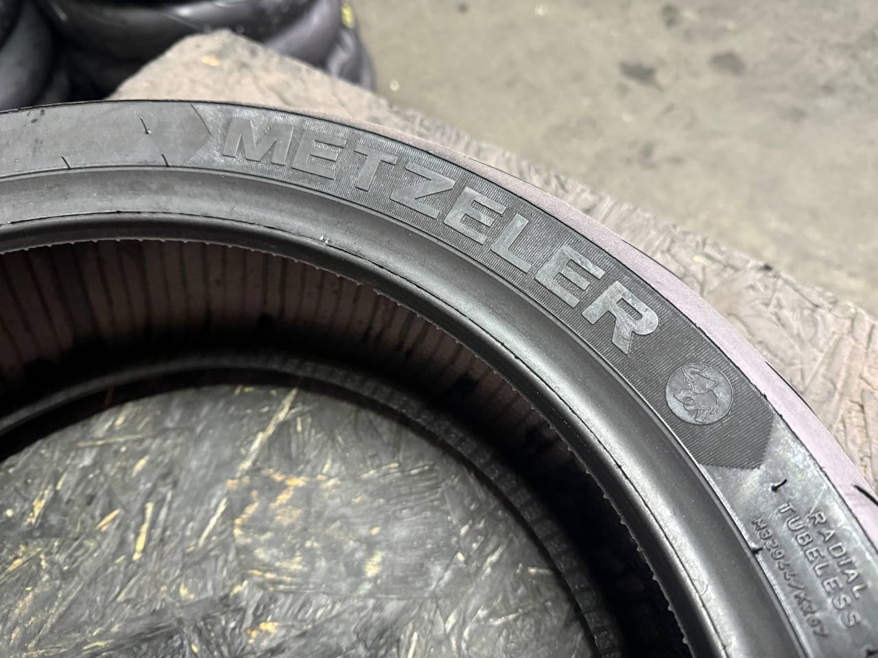 180/55 R17 Metzeler Sportec M9 RR