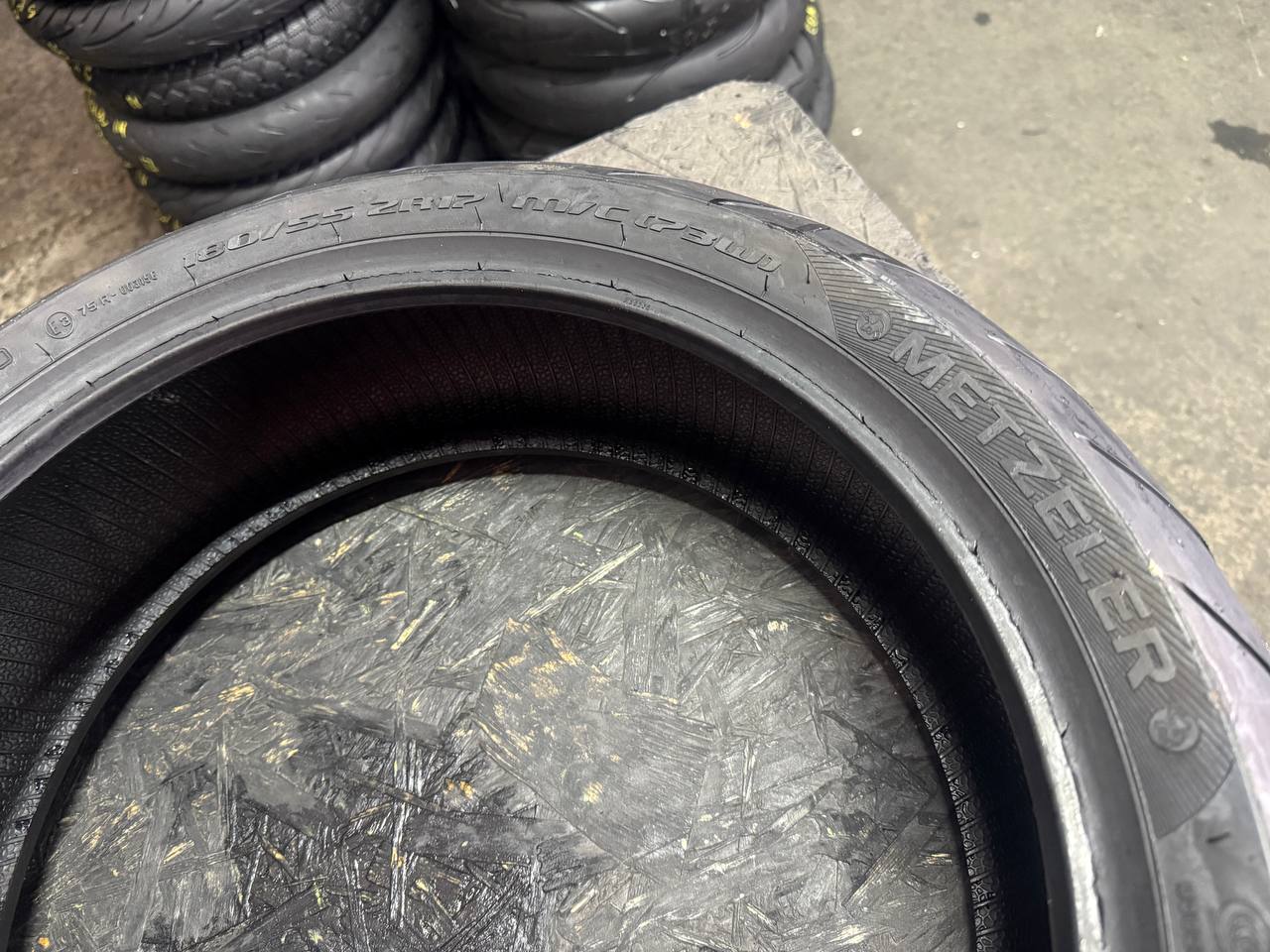 180/55 R17 Metzeler Roadtec Z8 Interact