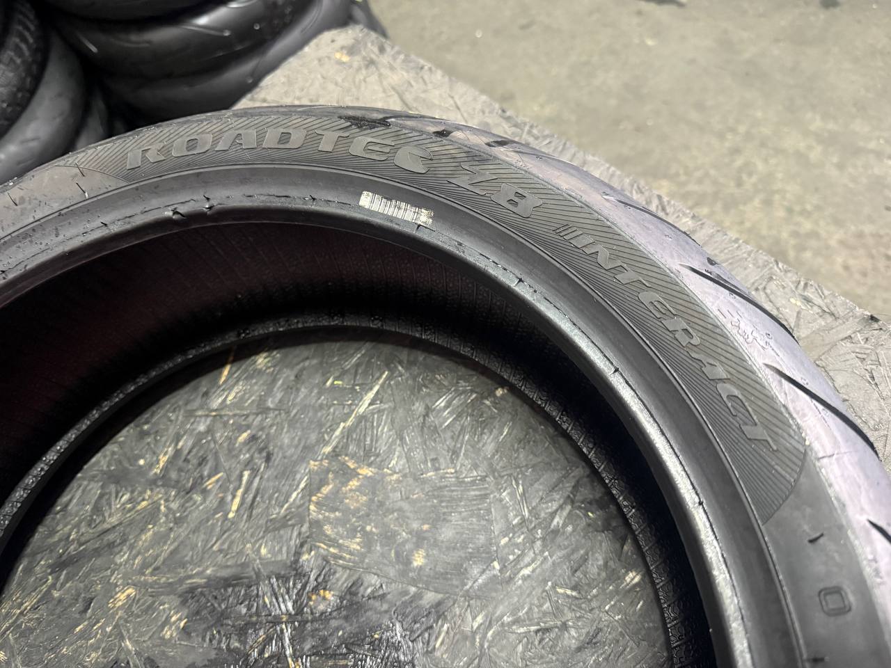180/55 R17 Metzeler Roadtec Z8 Interact