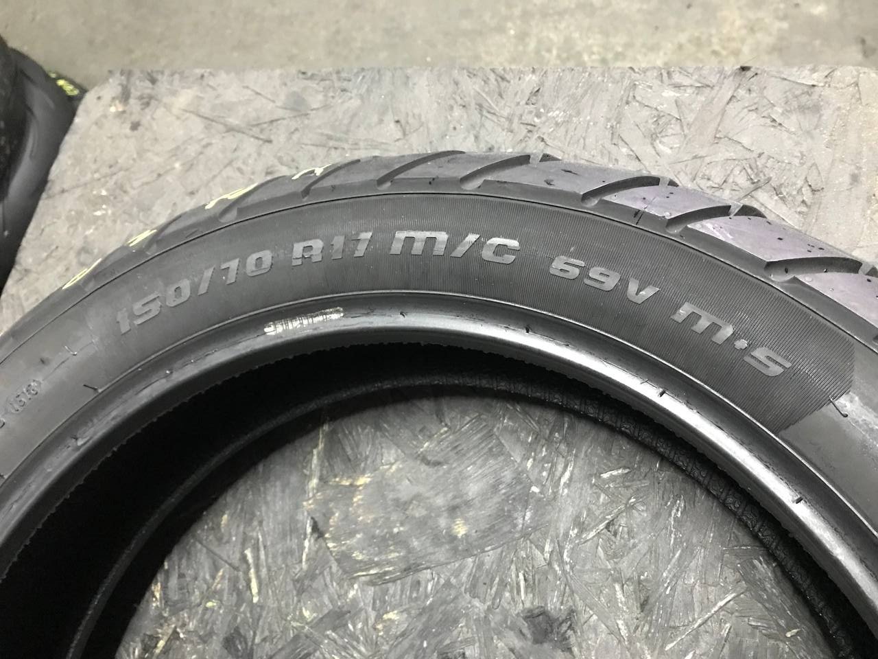 150/70 R17 Metzeler Karoo Street