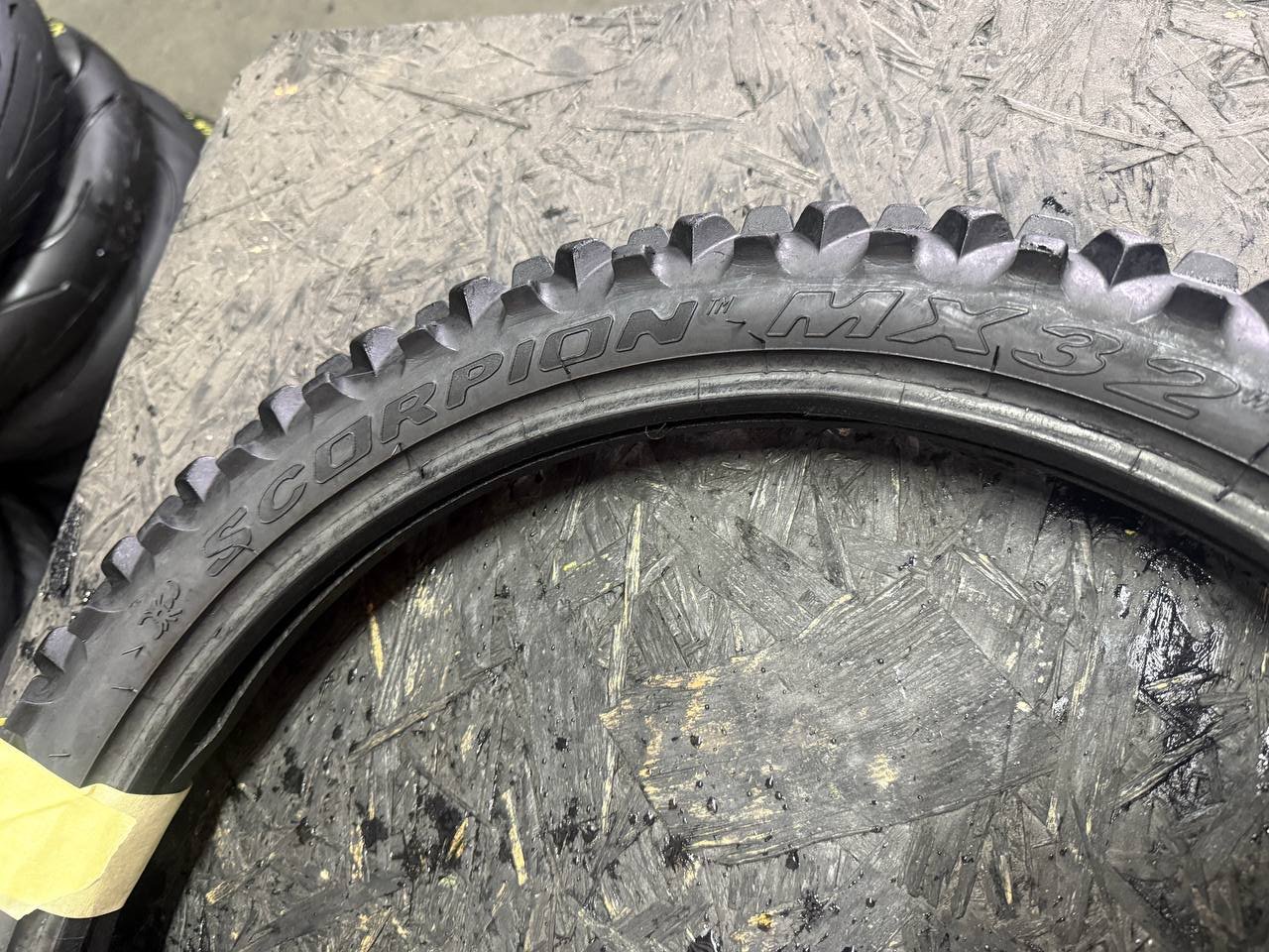 70/100 R19 Pirelli Scorpion MX32