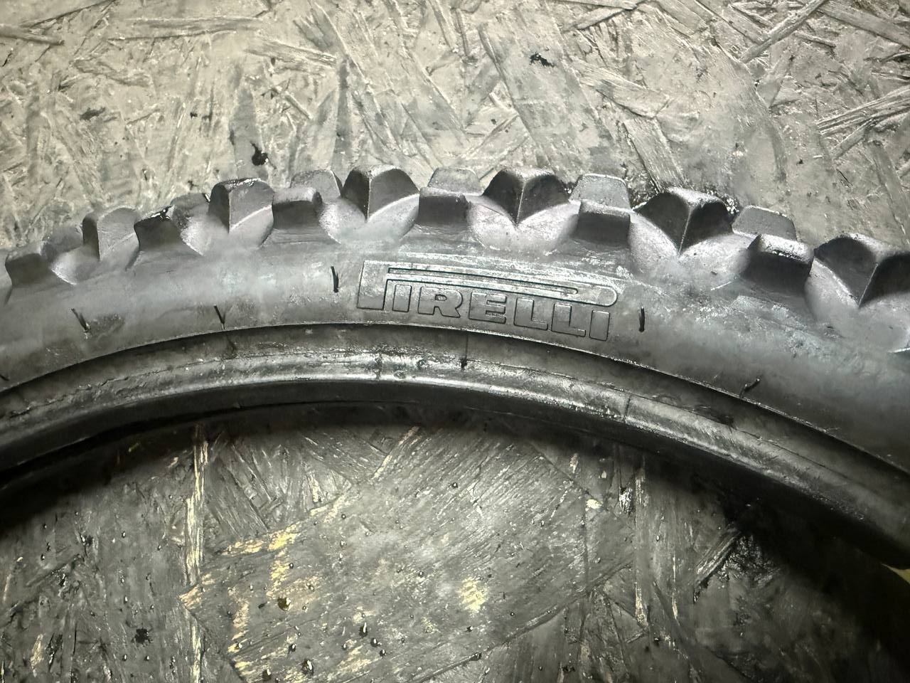 70/100 R19 Pirelli Scorpion MX32