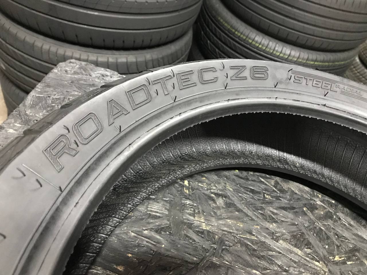 160/60 R18 Metzeler Roadtec Z6