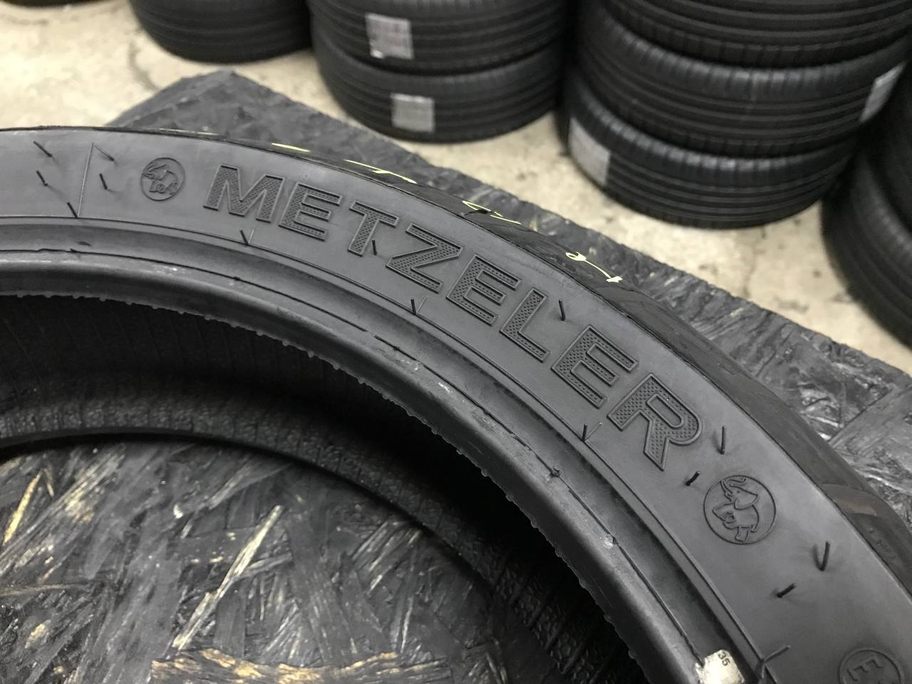 160/60 R18 Metzeler Roadtec Z6