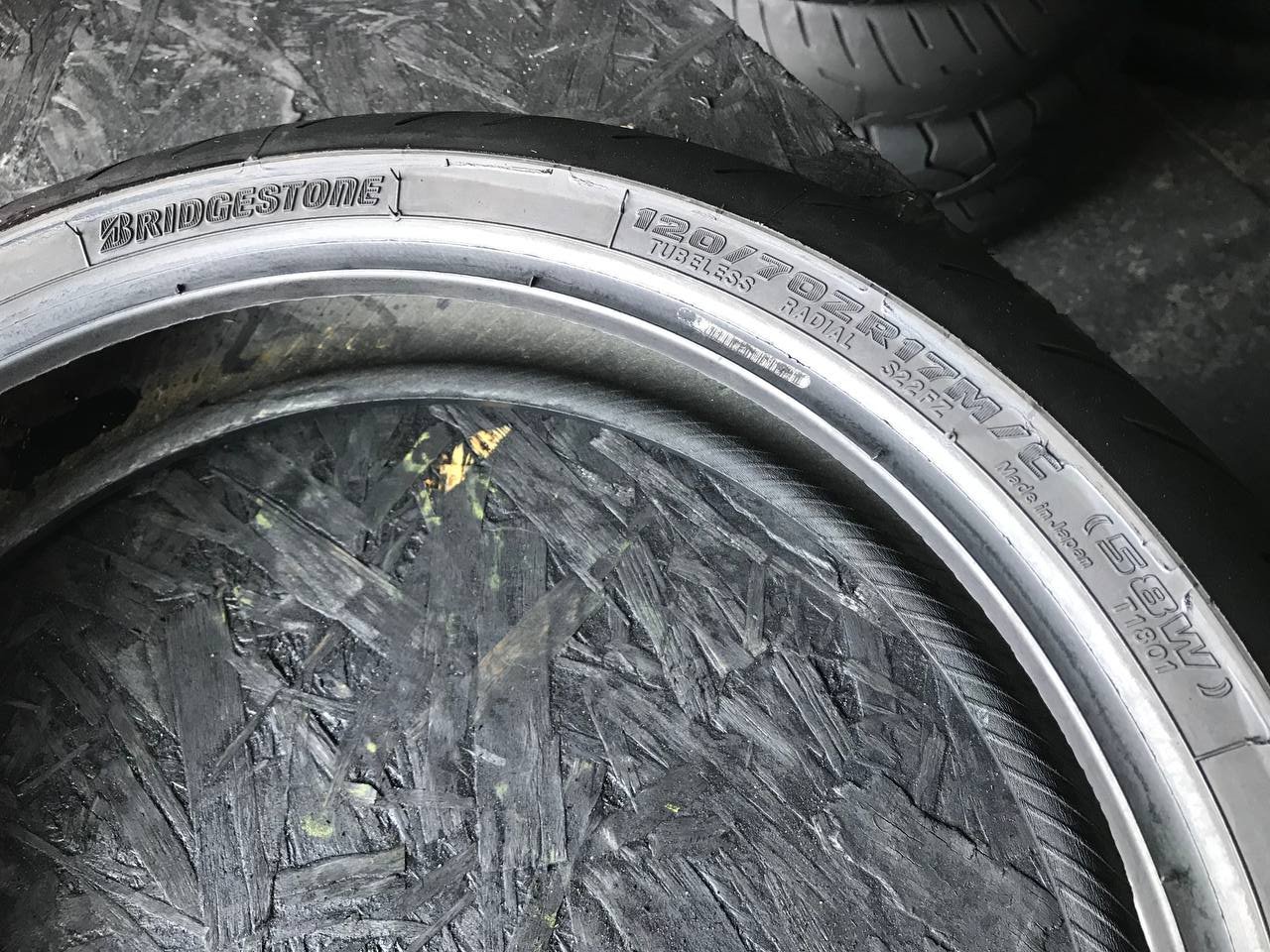 120/70 R17 Bridgestone Battlax Hypersport S22F