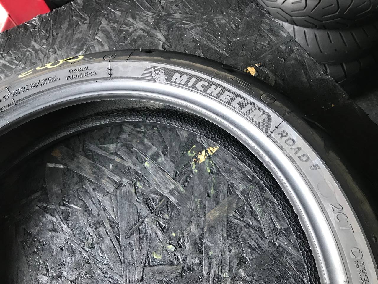 120/70 R17 Michelin Road 5
