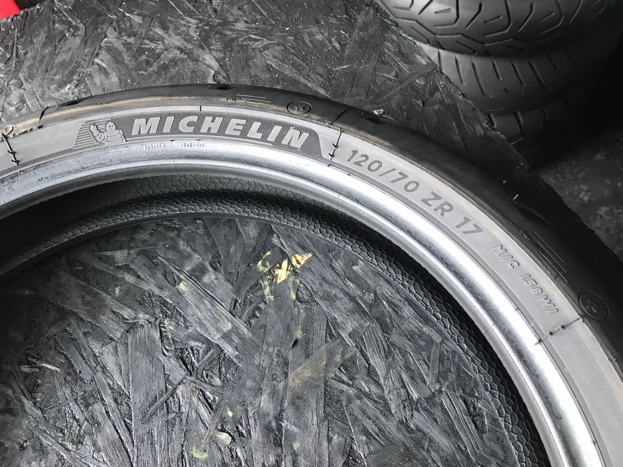 120/70 R17 Michelin Road 5