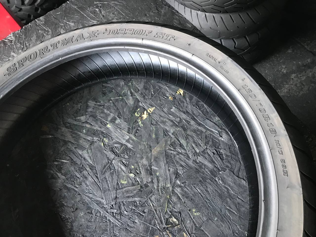 120/70 R18 Dunlop SportMax D220F ST