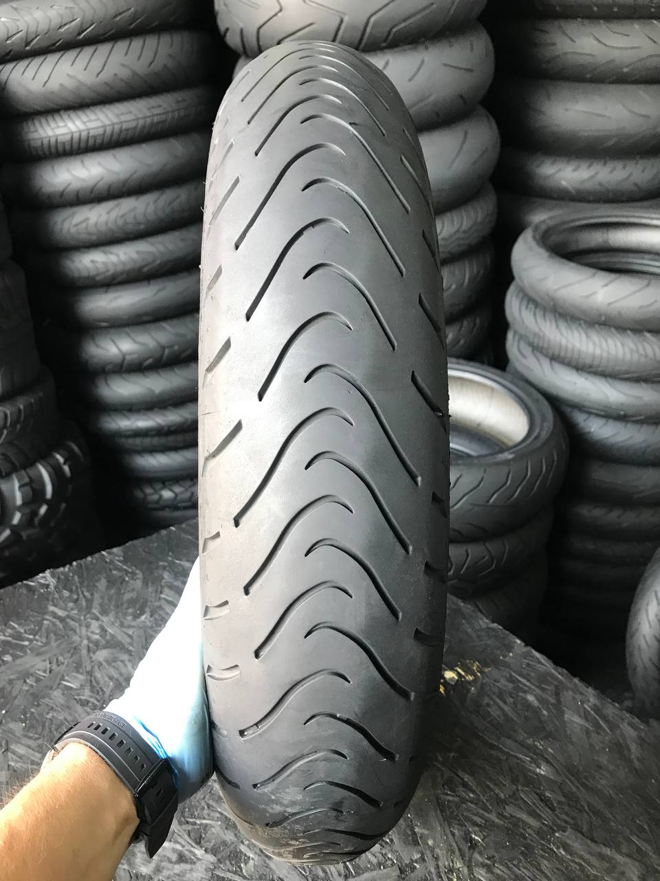 120/70 R17 Metzeler Roadtec 01