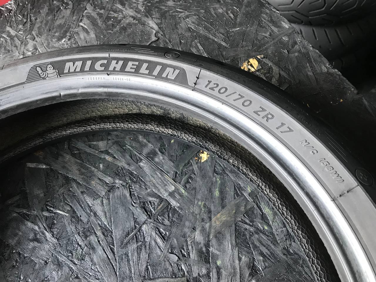 120/70 R17 Michelin Road 5