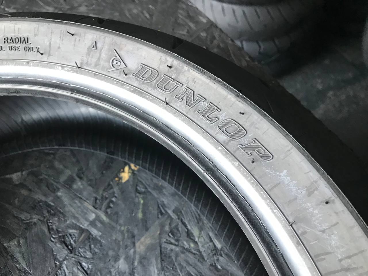 180/55 R17 Dunlop SportMax RoadSport 2