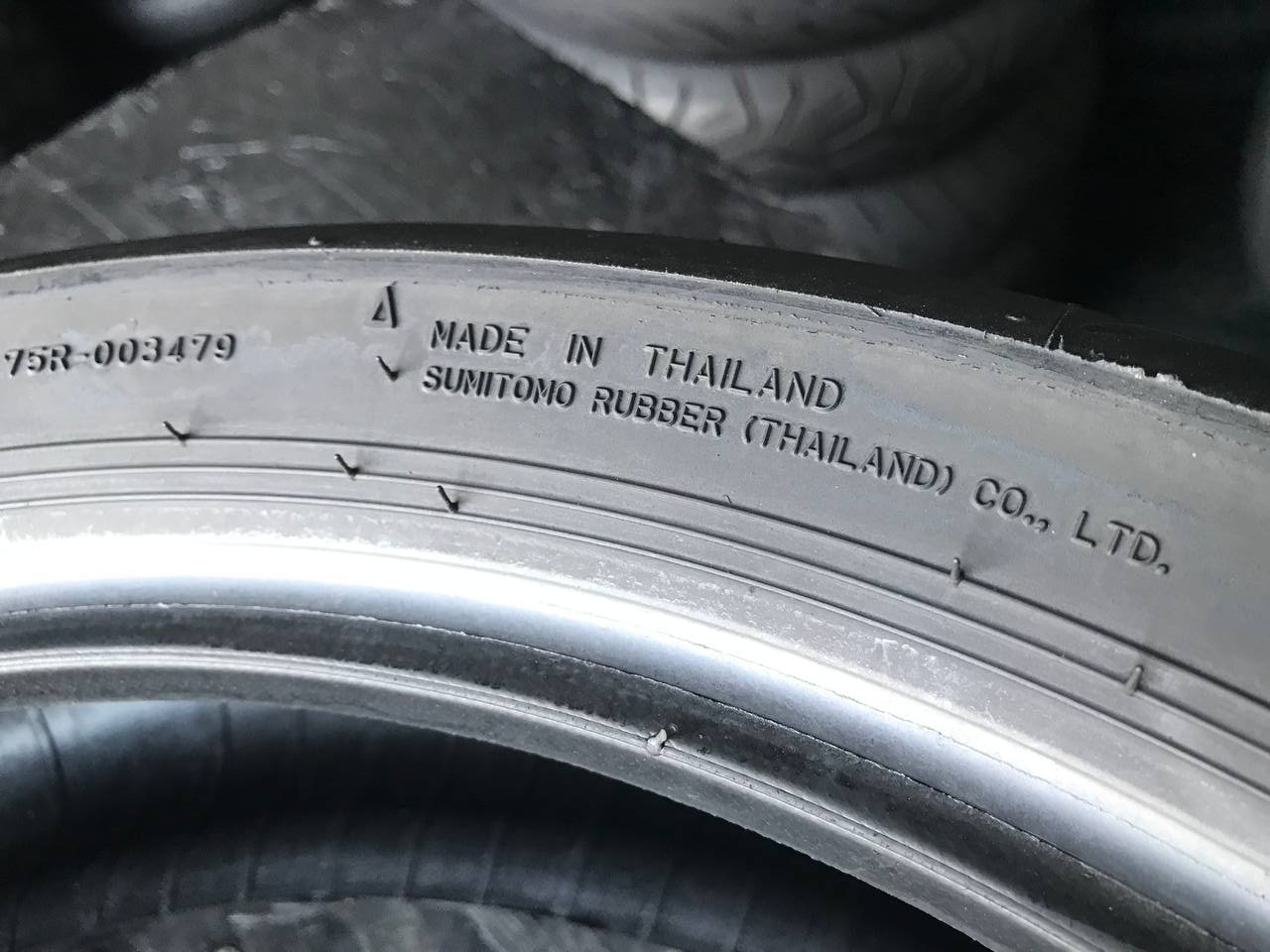 160/60 R17 Dunlop SportMax D214