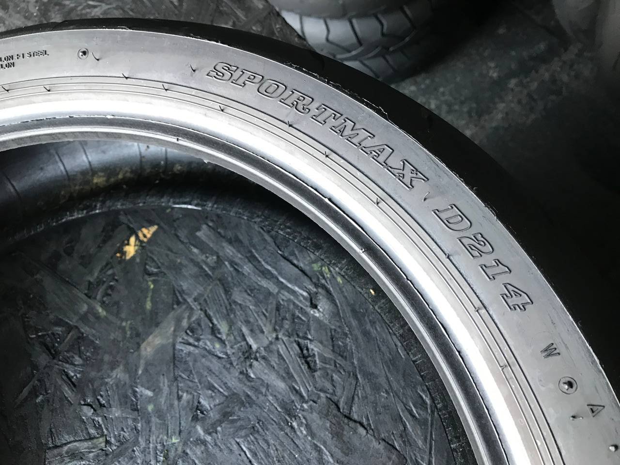 160/60 R17 Dunlop SportMax D214