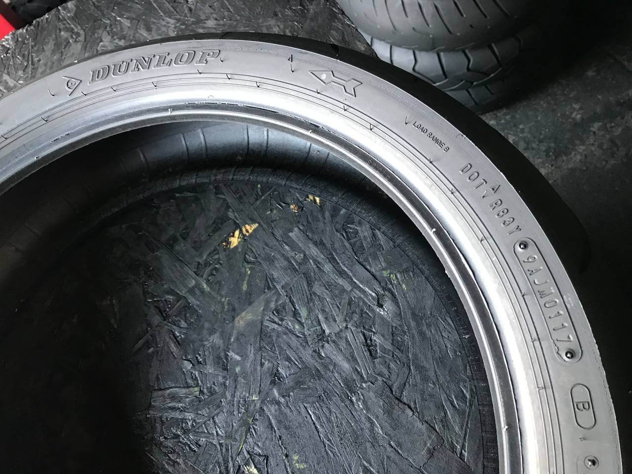 160/60 R17 Dunlop SportMax D214