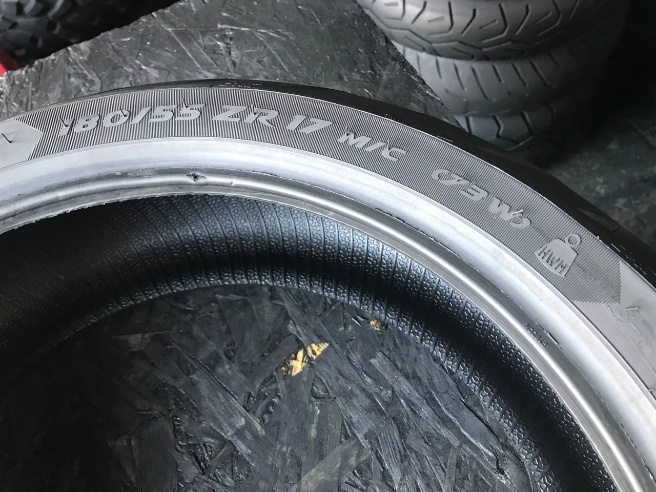 180/55 R17 Metzeler Roadtec 01