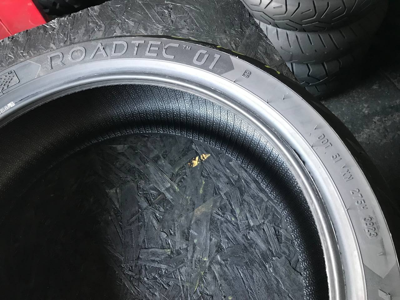180/55 R17 Metzeler Roadtec 01