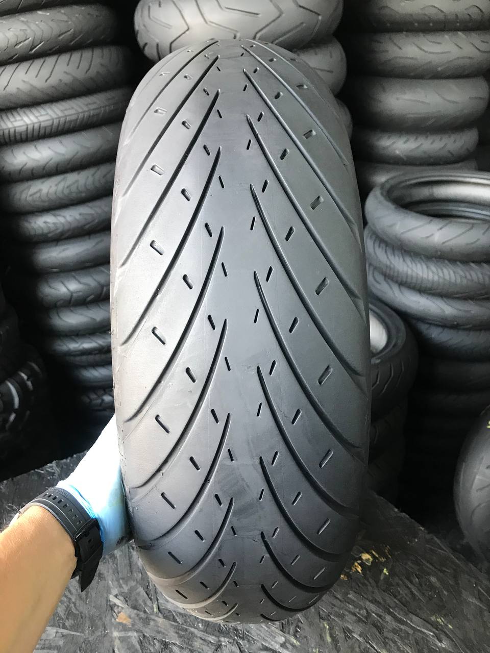 180/55 R17 Metzeler Roadtec 01