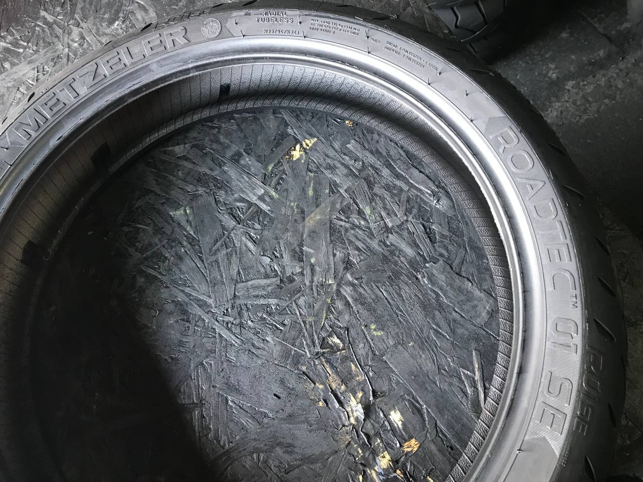 120/70 R17 Metzeler Roadtec 01 SE