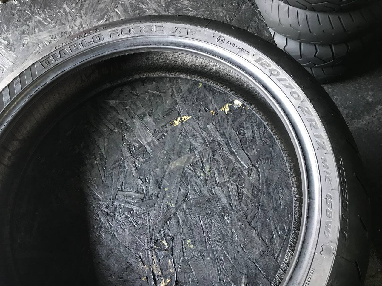 120/70 R17 Pirelli Diablo Rosso IV