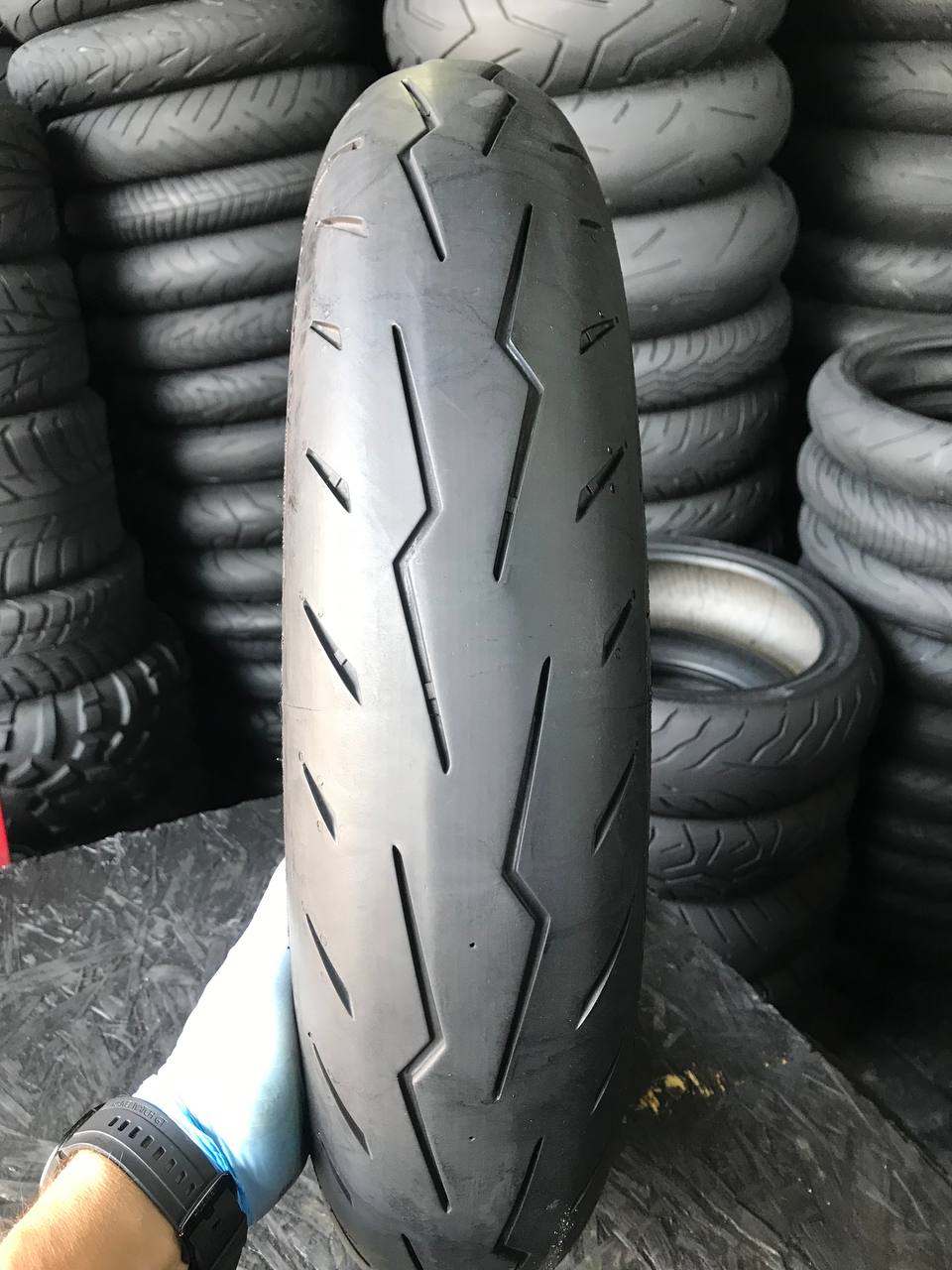 120/70 R17 Pirelli Diablo Rosso IV