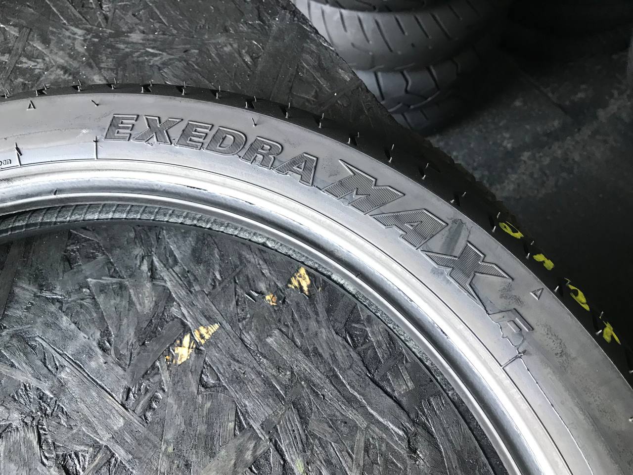 100/90 R19 Bridgestone Exedra Max