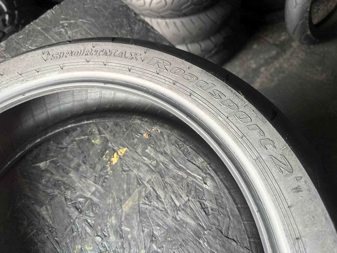 160/60 R17 Dunlop SportMax RoadSport 2
