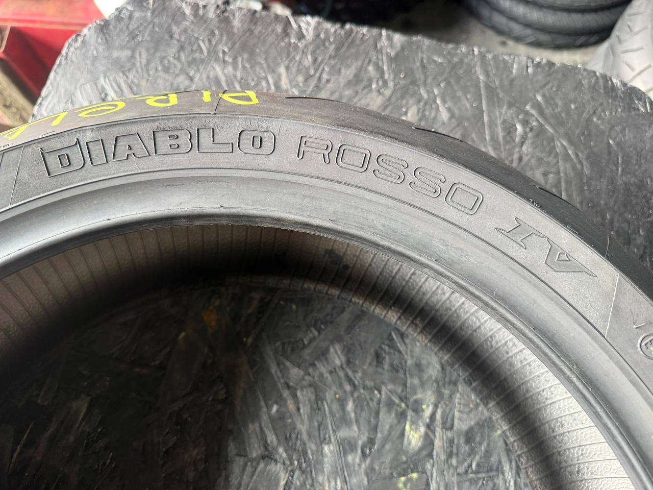 180/60 R17 Pirelli Diablo Rosso IV