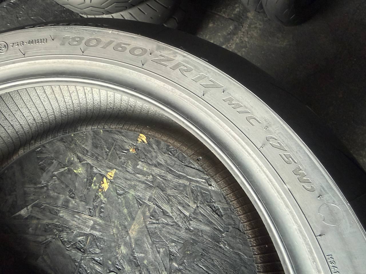 180/60 R17 Pirelli Diablo Rosso IV