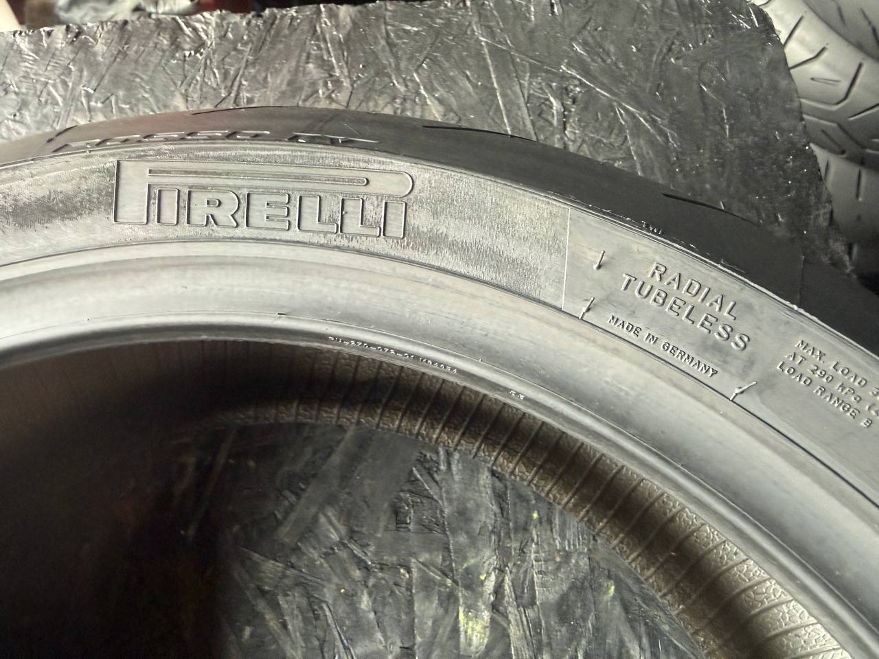 180/60 R17 Pirelli Diablo Rosso IV