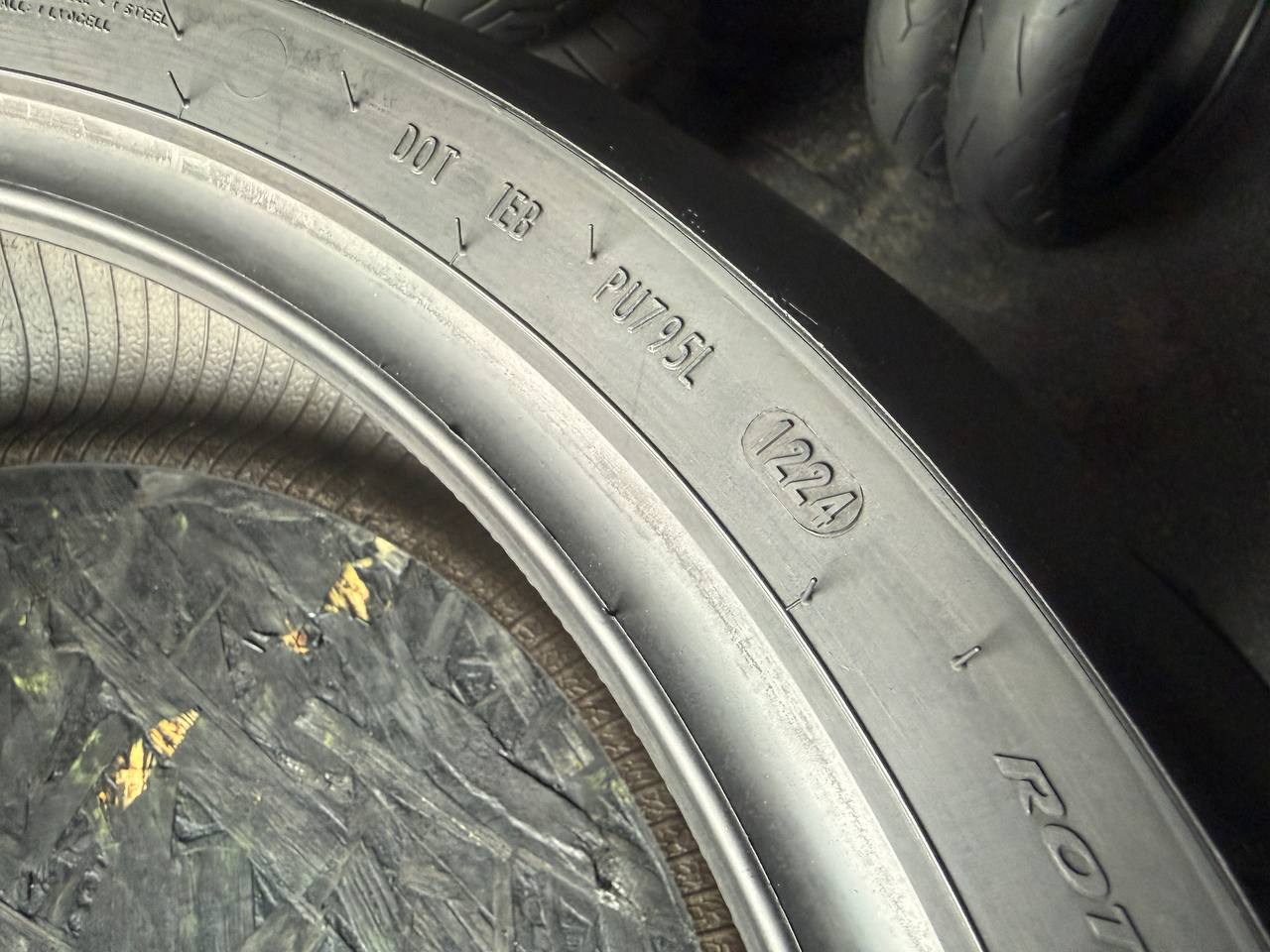 180/60 R17 Pirelli Diablo Rosso IV