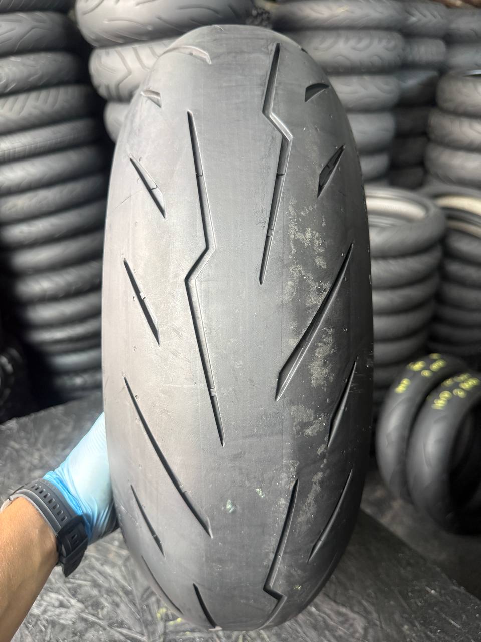 180/60 R17 Pirelli Diablo Rosso IV