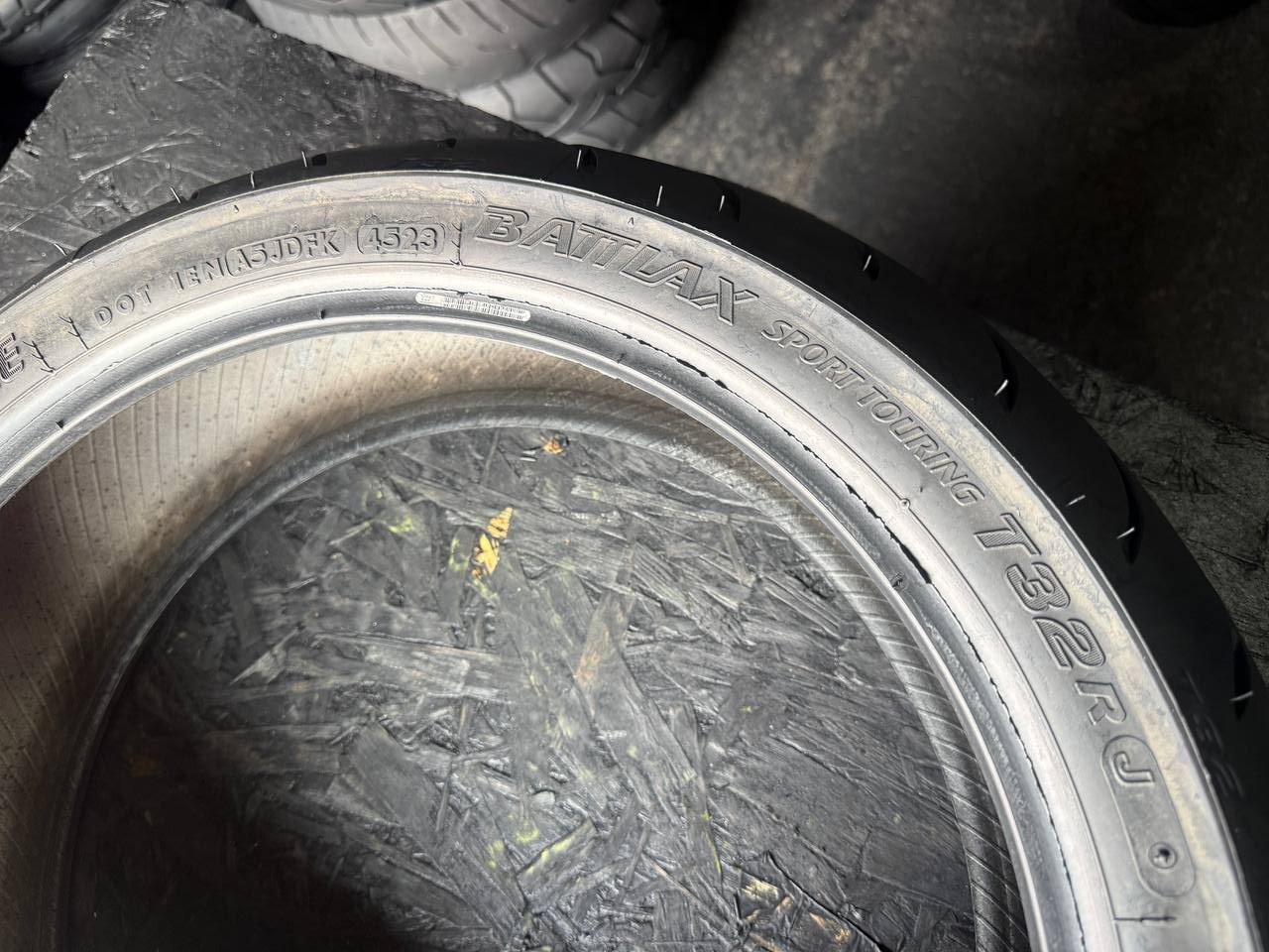 180/55 R17 Bridgestone Battlax Sport Touring T32R