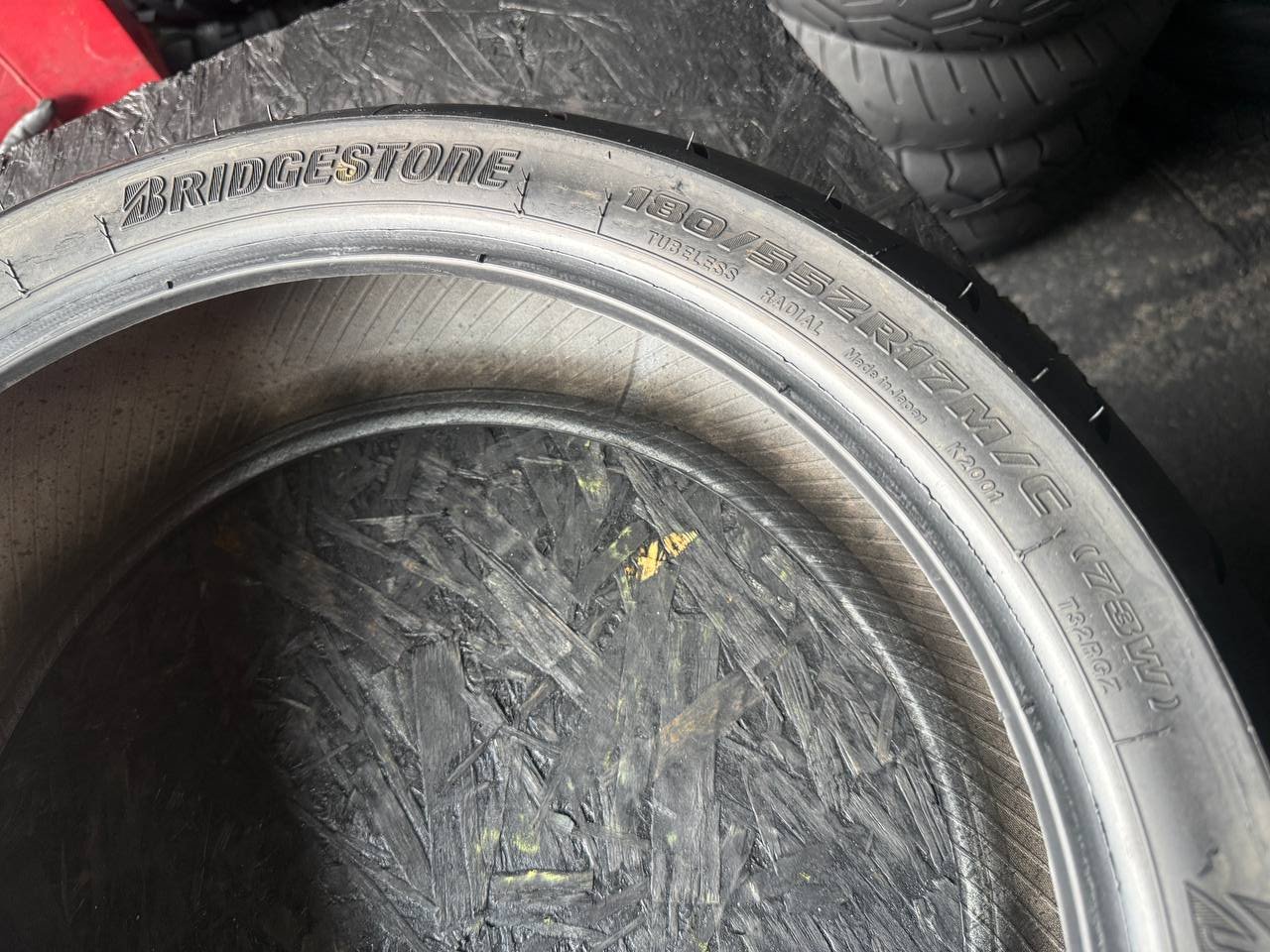 180/55 R17 Bridgestone Battlax Sport Touring T32R