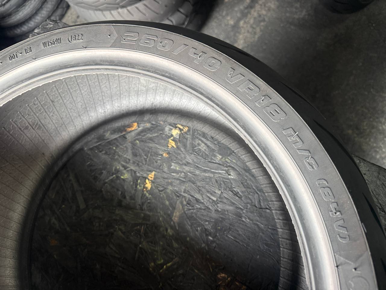 260/40 R18 Metzeler Cruisetec