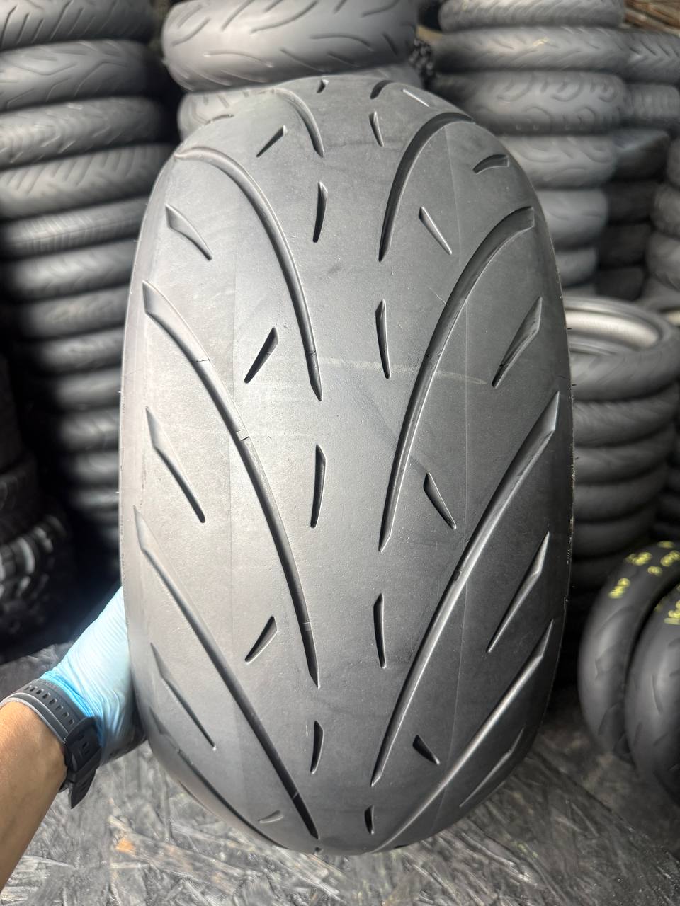 260/40 R18 Metzeler Cruisetec