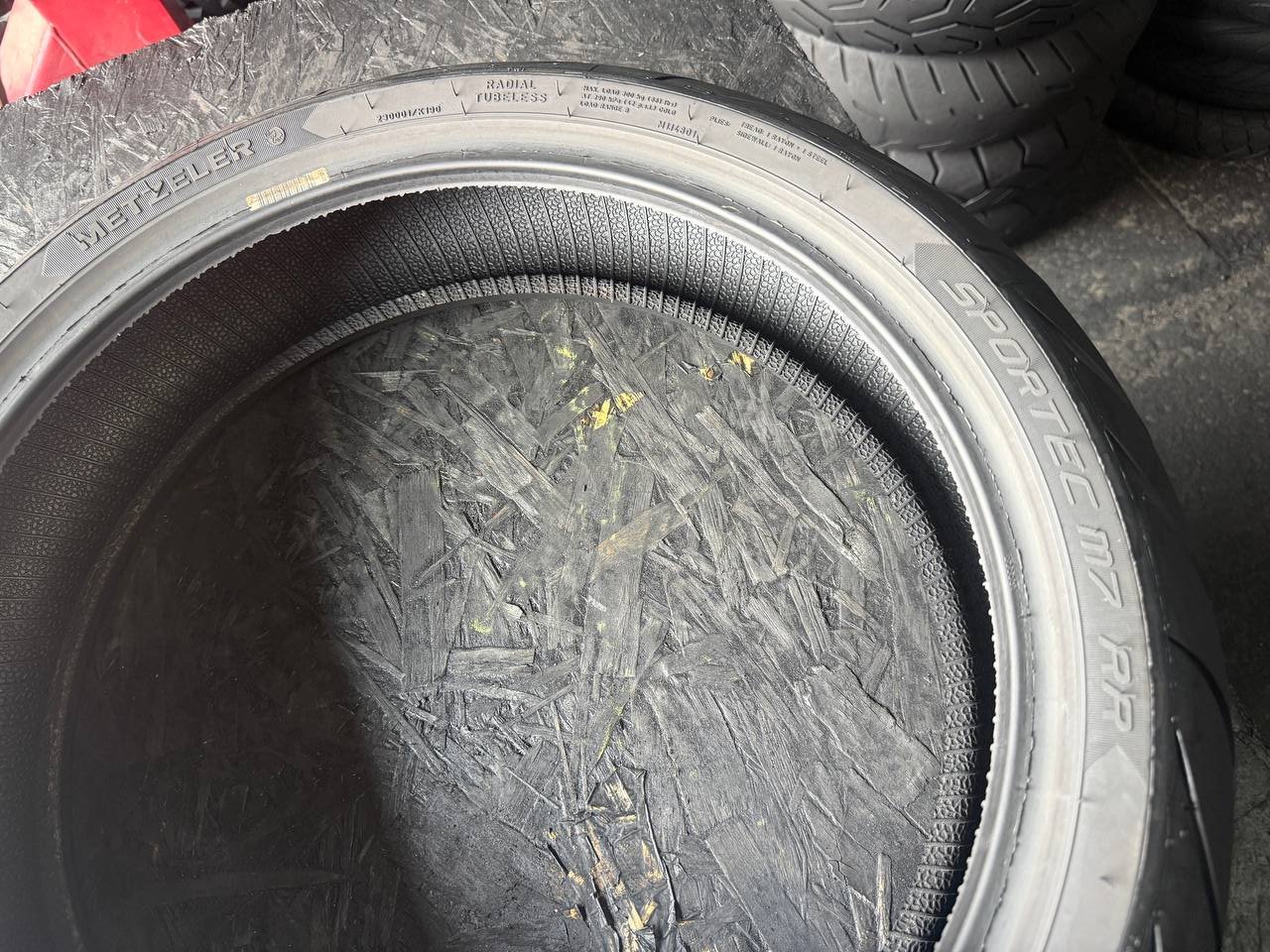 150/60 R17 Metzeler Sportec M7 RR