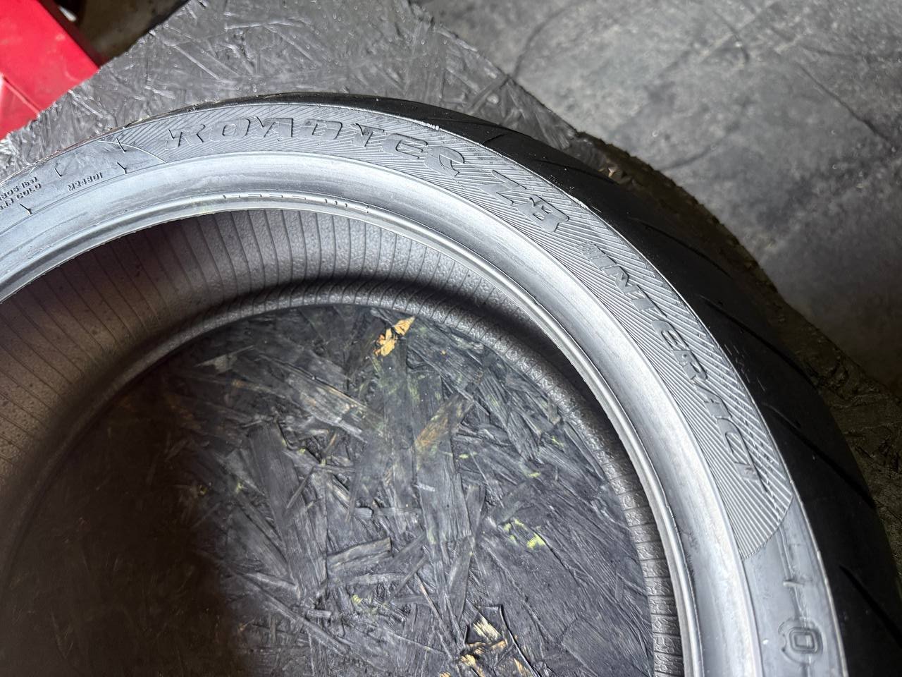 180/55 R17 Metzeler Roadtec Z8 Interact