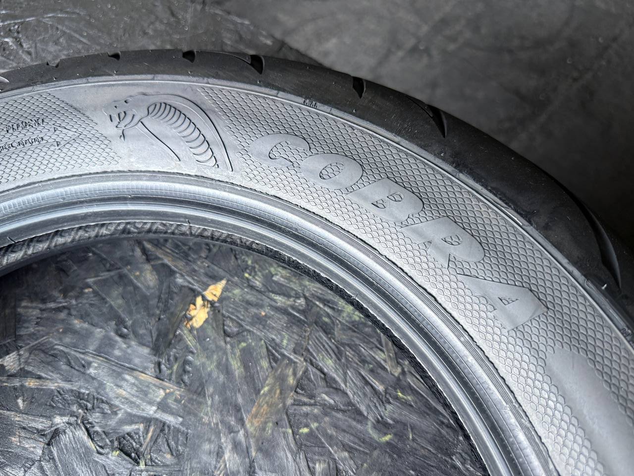 130/90 R16 Avon AV71 Cobra