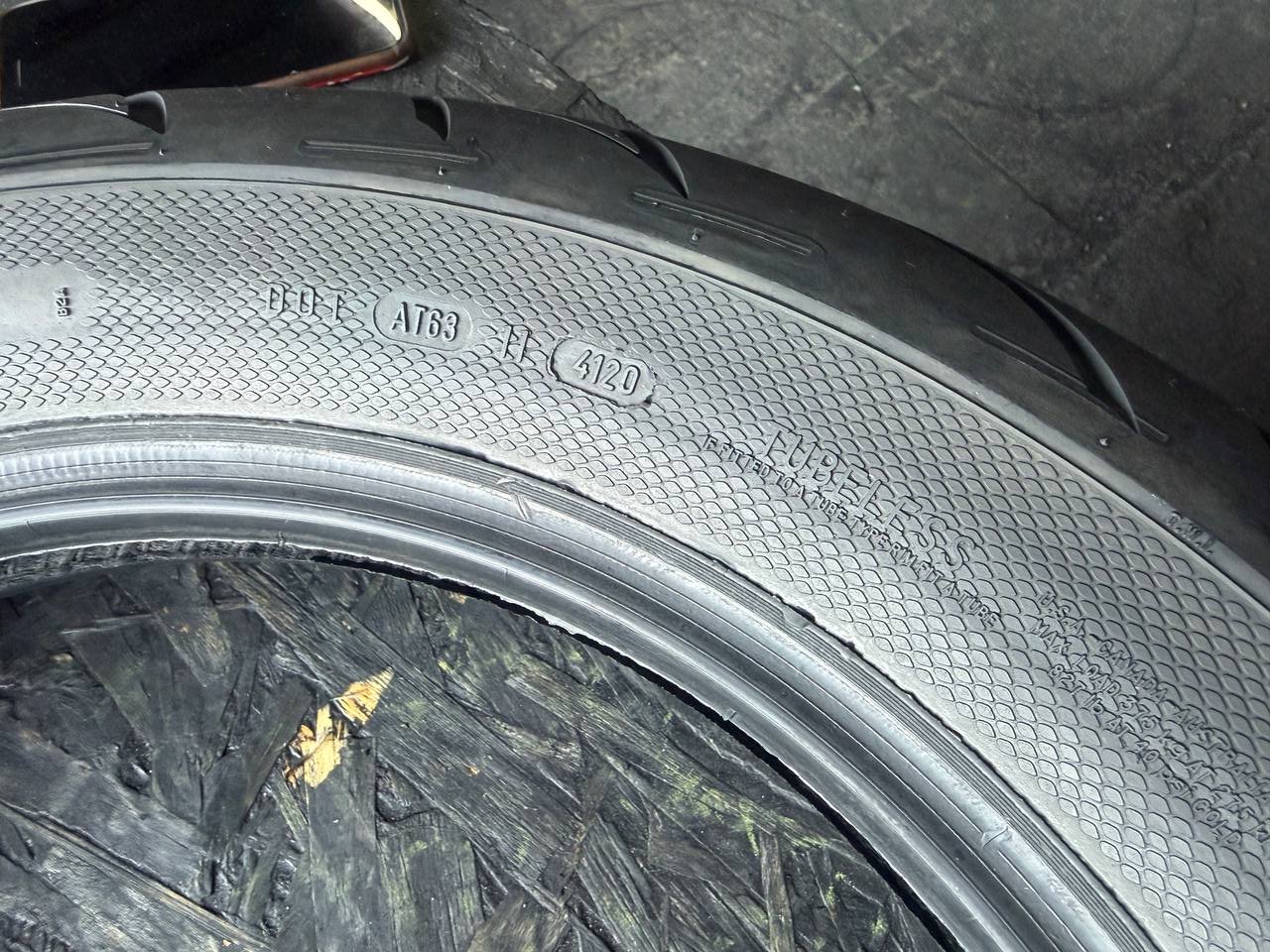 130/90 R16 Avon AV71 Cobra