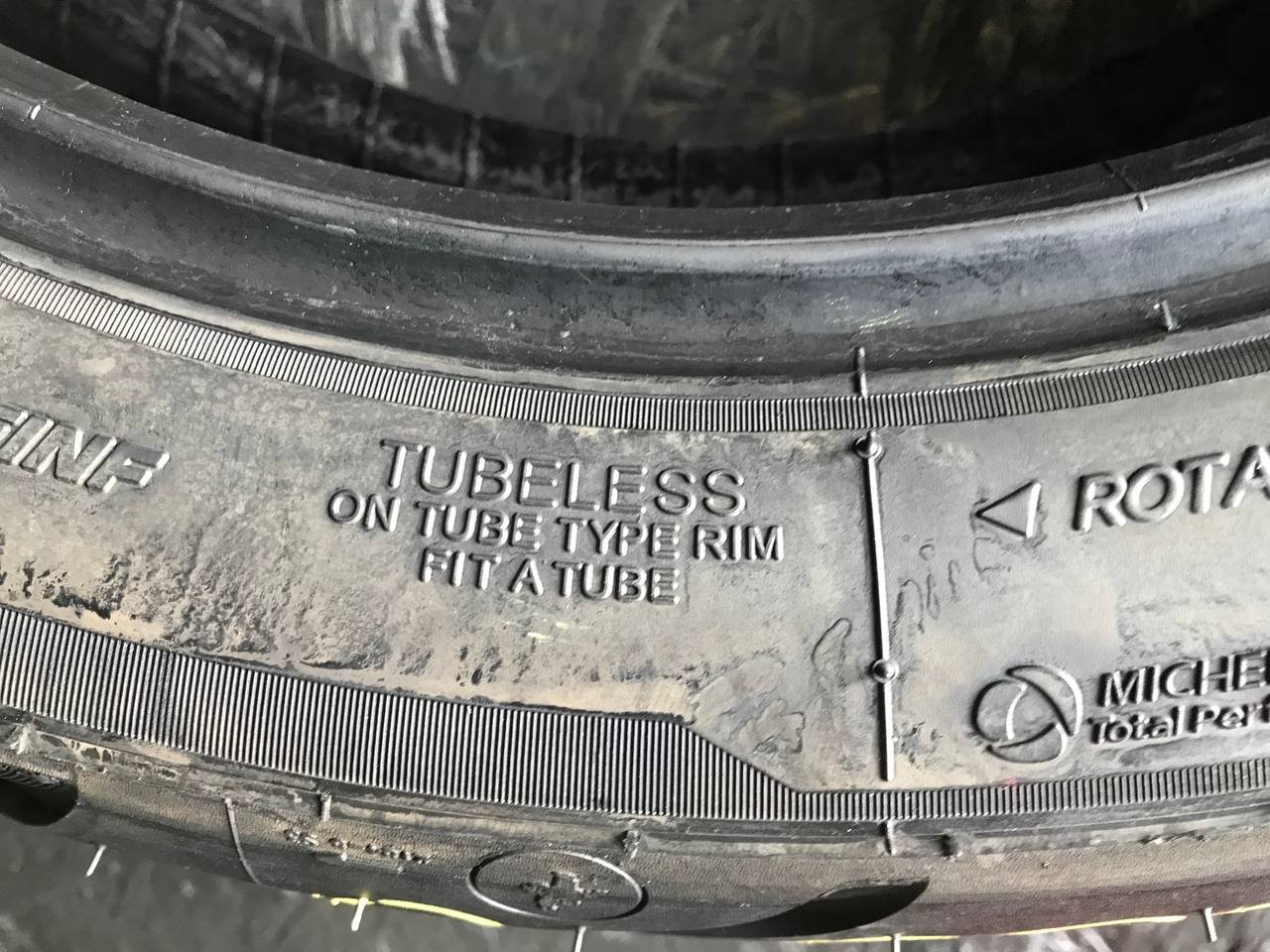 180/65 R16 Michelin Commander III