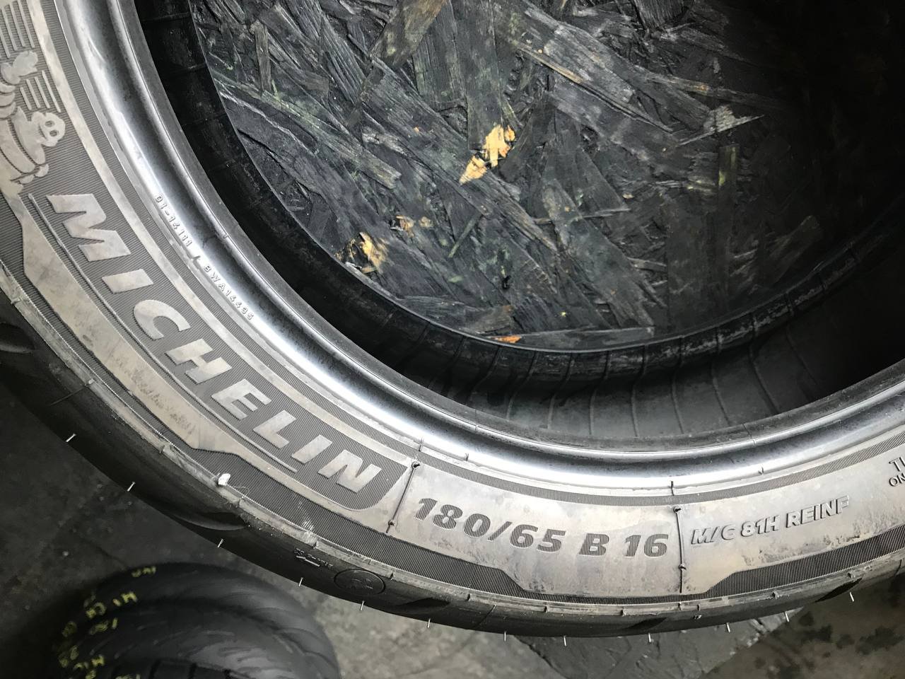 180/65 R16 Michelin Commander III