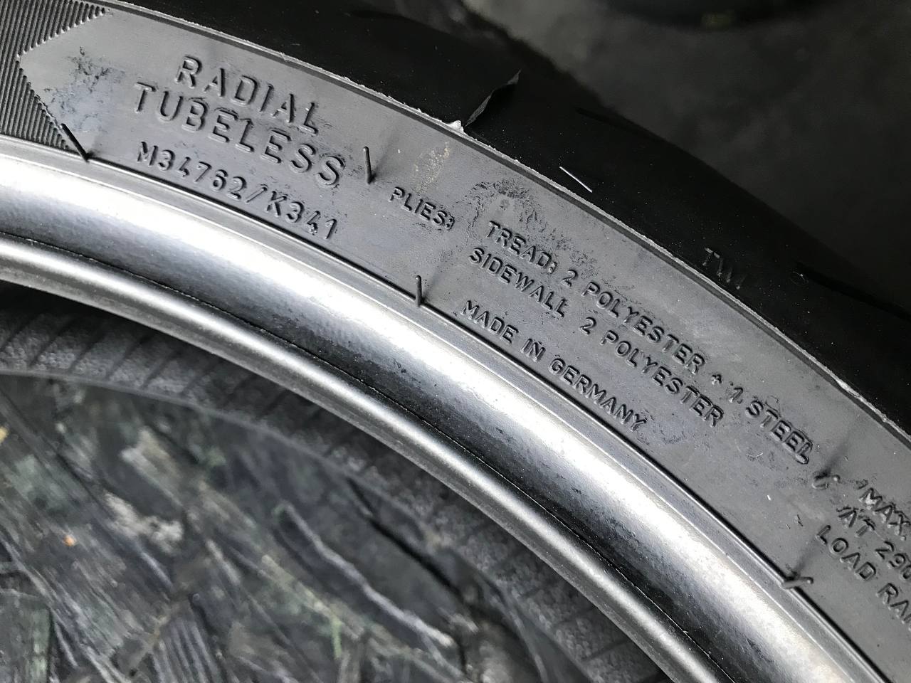 120/70 R17 Metzeler Roadtec 02
