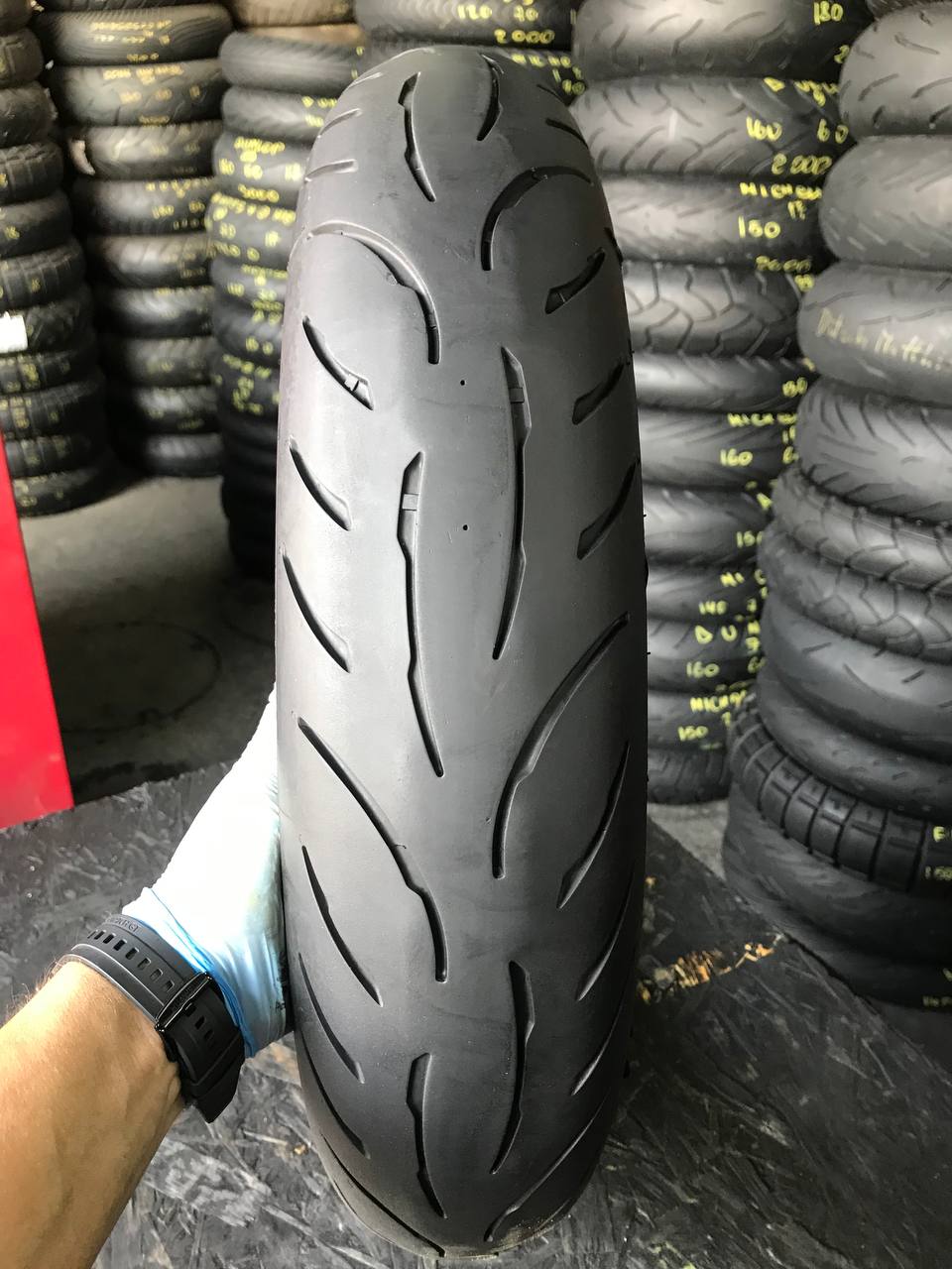 120/70 R17 Metzeler Roadtec 02