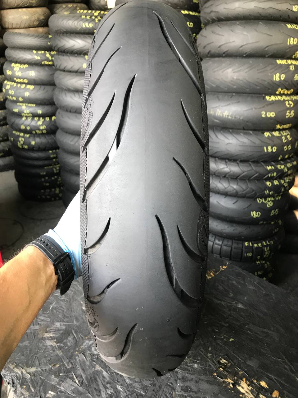 160/70 R17 Avon AV92 Cobra Chrome