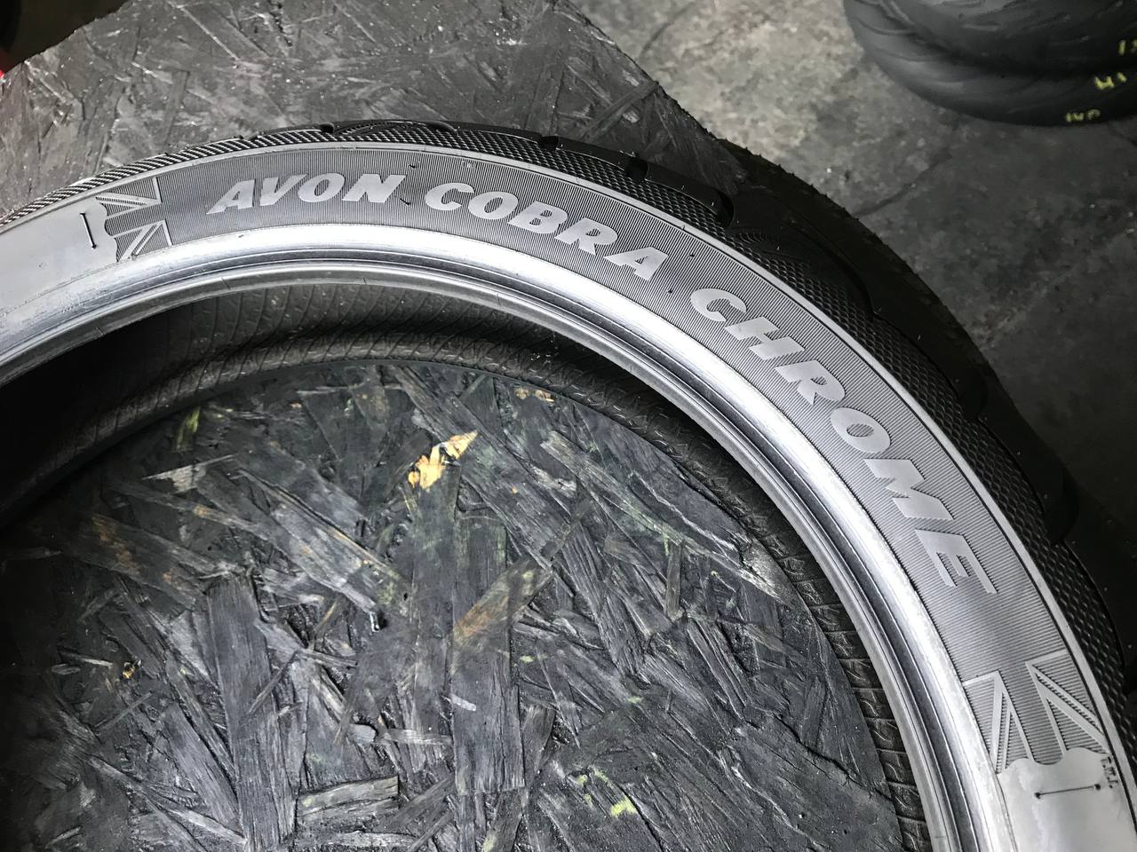 130/70 R18 Avon AV91 Cobra Chrome