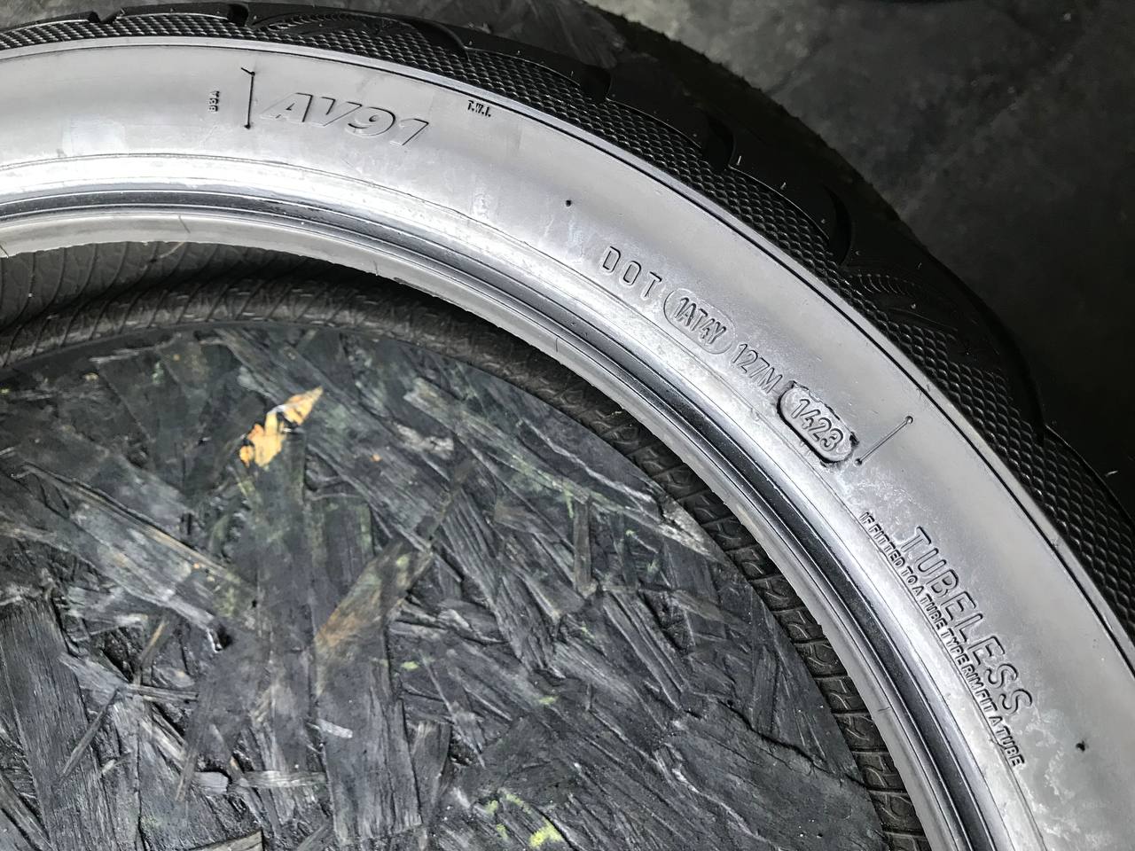 130/70 R18 Avon AV91 Cobra Chrome