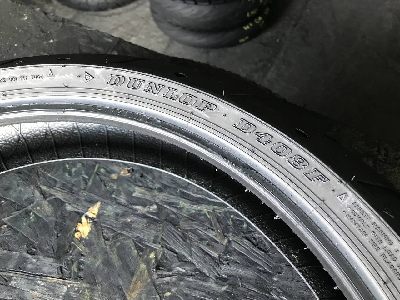 130/60 R19 Dunlop D408F