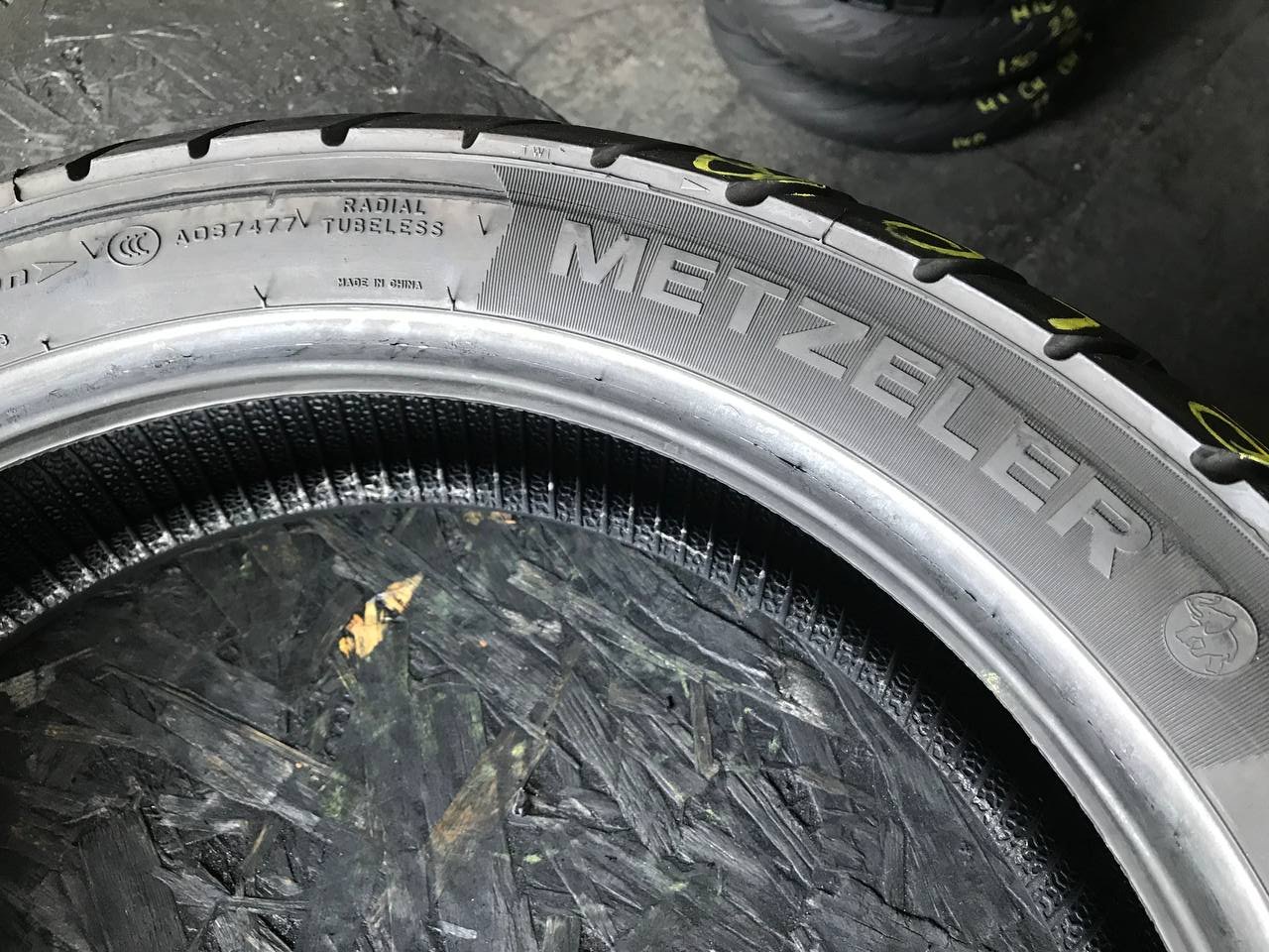 150/70 R17 Metzeler Karoo Street
