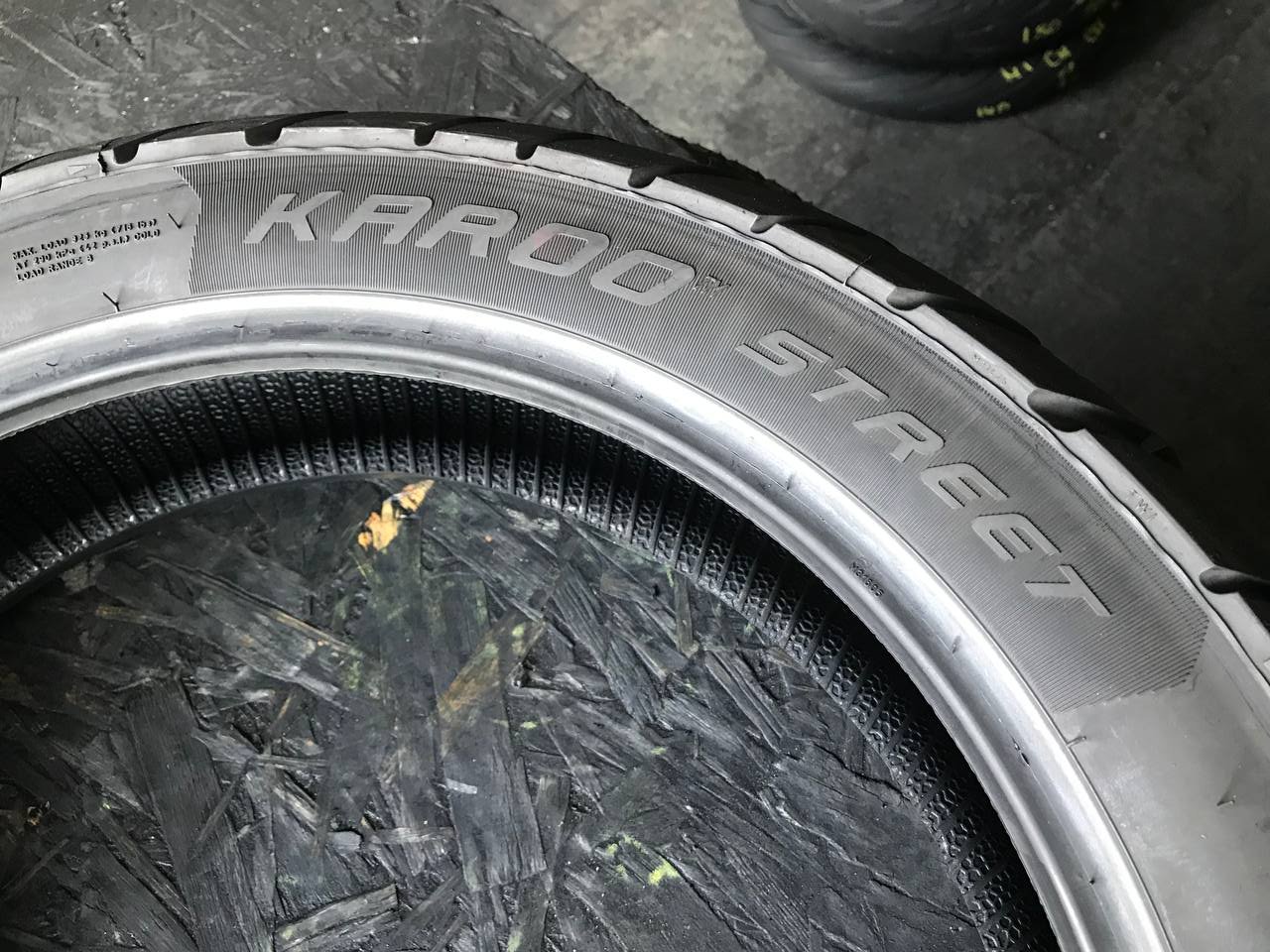 150/70 R17 Metzeler Karoo Street