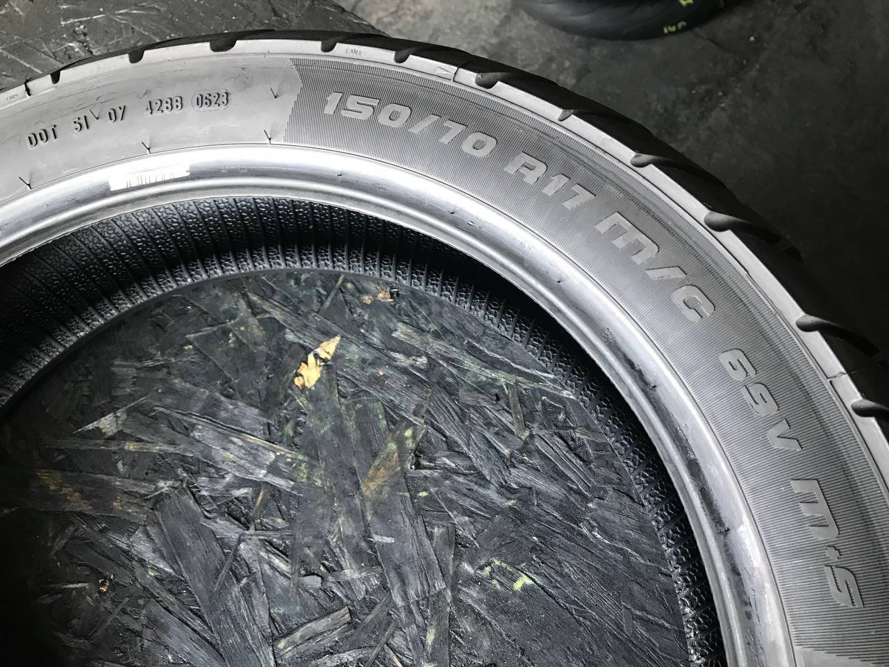 150/70 R17 Metzeler Karoo Street